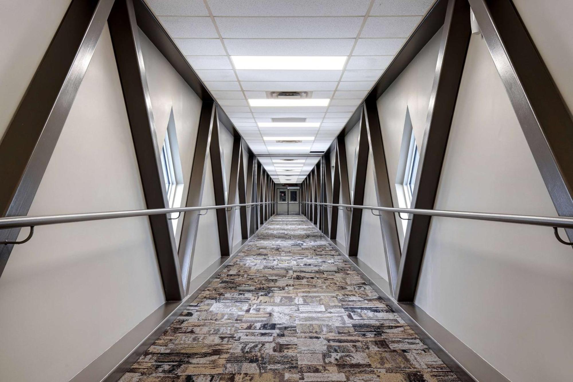 Days Inn & Conference Centre By Wyndham プリンス・アルバート エクステリア 写真