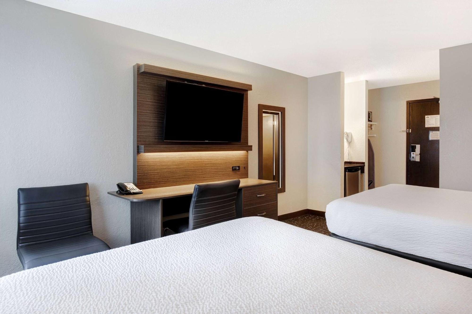 Days Inn & Conference Centre By Wyndham プリンス・アルバート エクステリア 写真