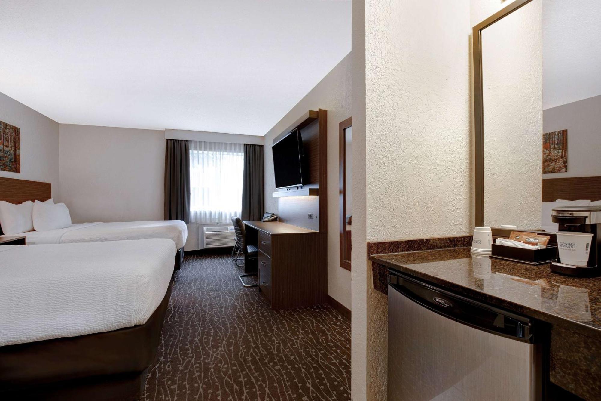 Days Inn & Conference Centre By Wyndham プリンス・アルバート エクステリア 写真
