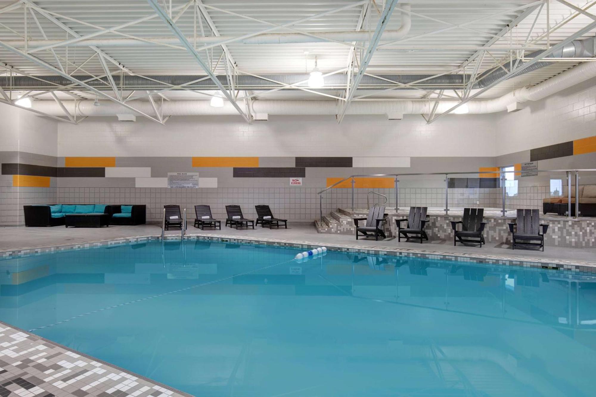 Days Inn & Conference Centre By Wyndham プリンス・アルバート エクステリア 写真