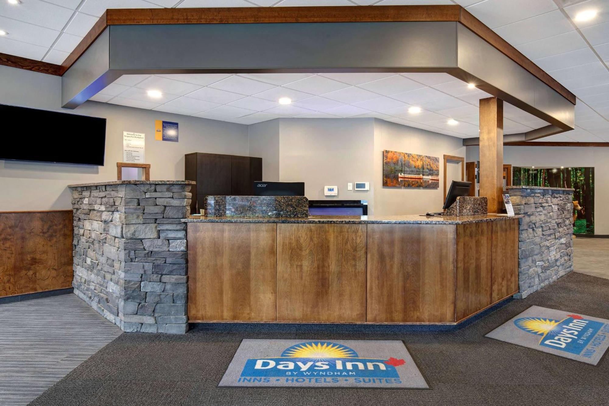 Days Inn & Conference Centre By Wyndham プリンス・アルバート エクステリア 写真
