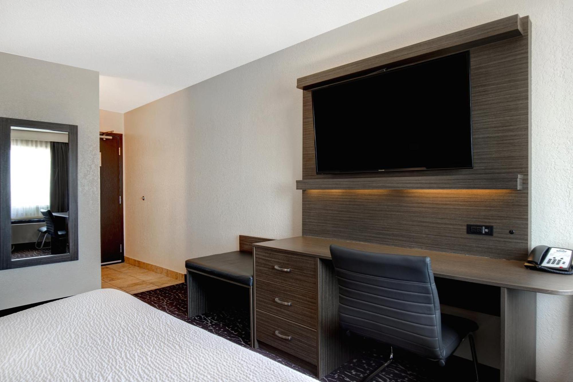 Days Inn & Conference Centre By Wyndham プリンス・アルバート エクステリア 写真