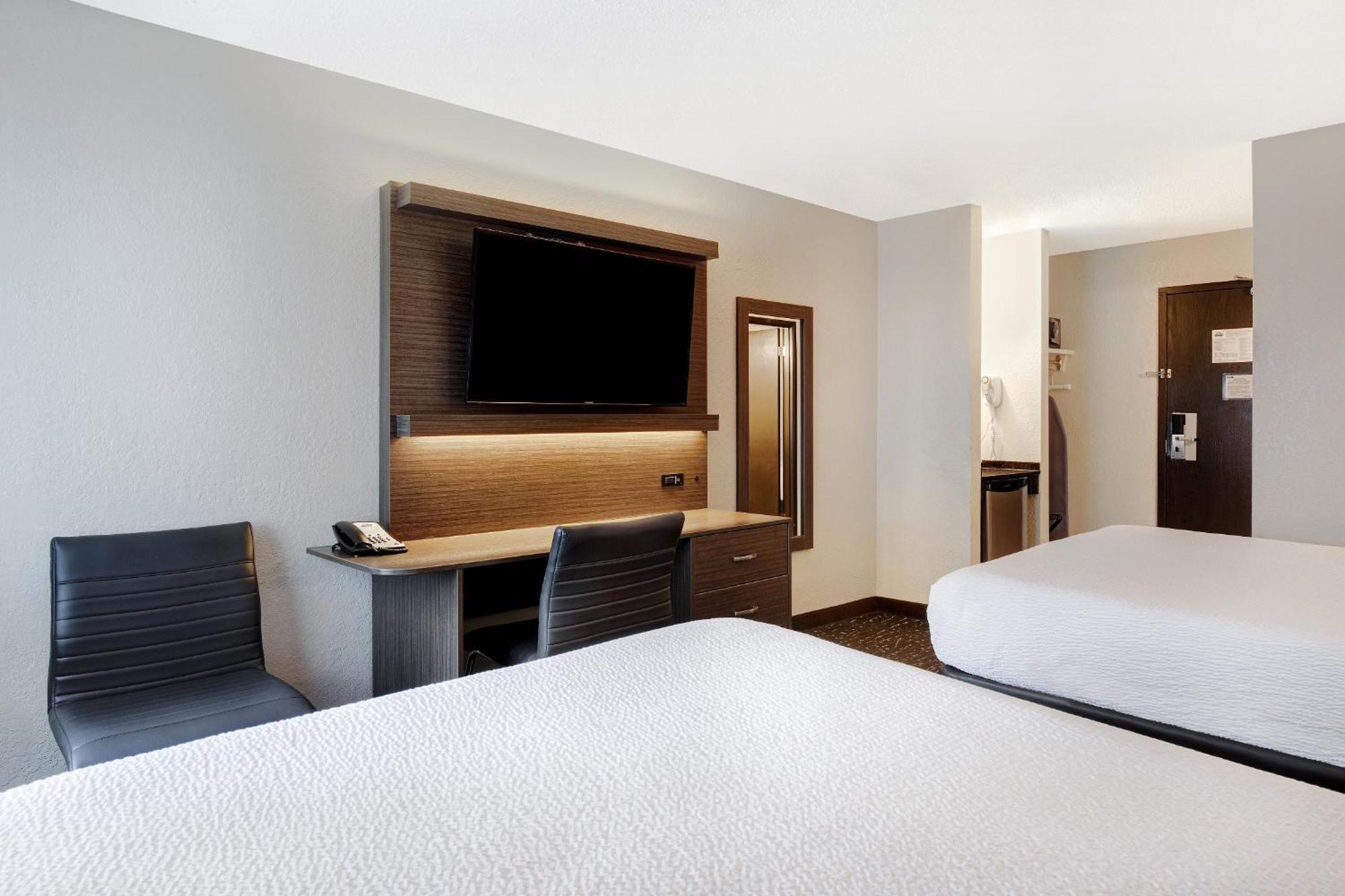 Days Inn & Conference Centre By Wyndham プリンス・アルバート エクステリア 写真