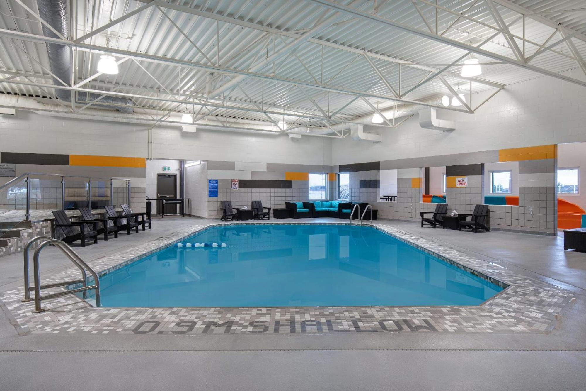 Days Inn & Conference Centre By Wyndham プリンス・アルバート エクステリア 写真