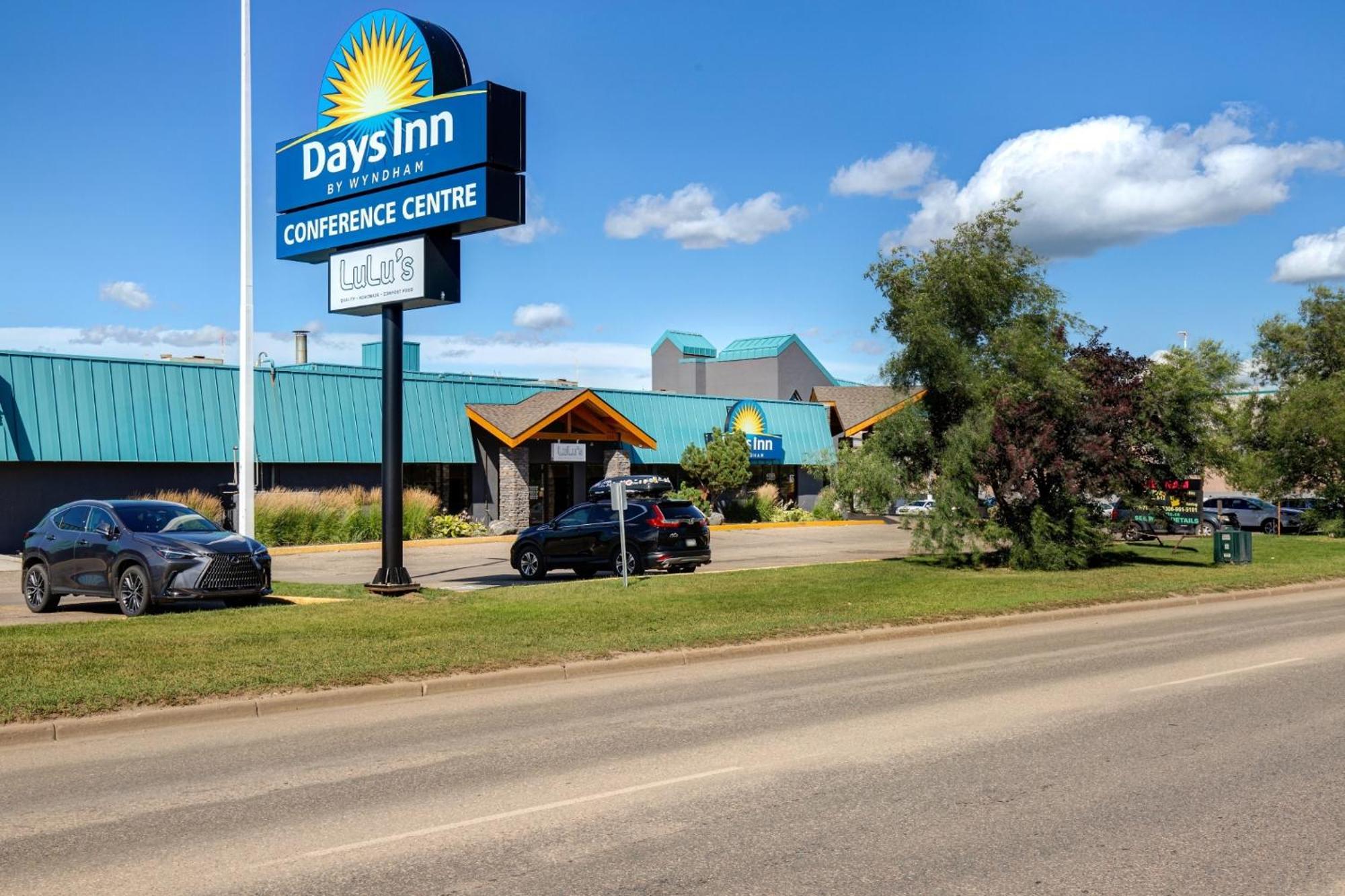 Days Inn & Conference Centre By Wyndham プリンス・アルバート エクステリア 写真